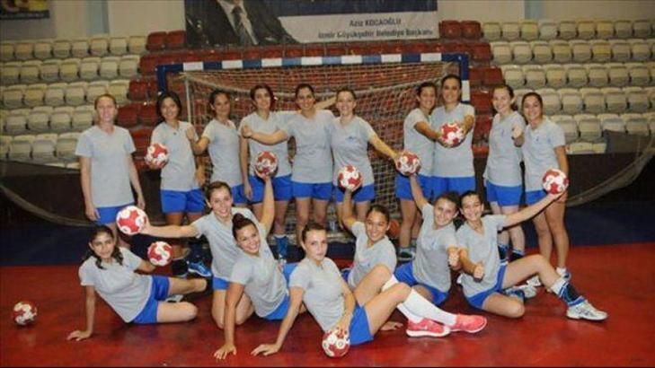 İzmir'in kadın hentbolcuları 10. kez Avrupa'da