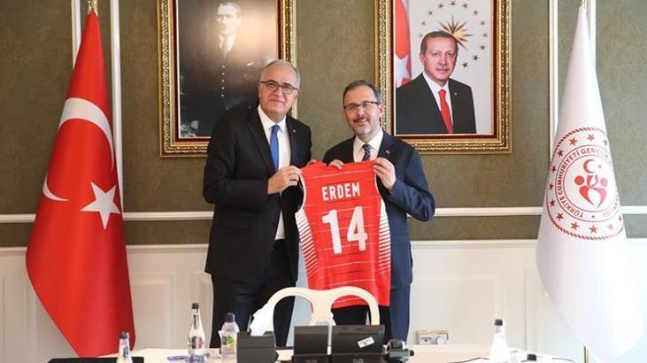 Bakan Kasapoğlu, TVF Başkanı Üstündağ ve yönetim kurulu üyelerini kabul etti