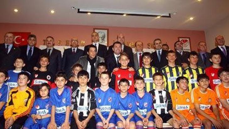 Sırma Su 'Miniklere' can verecek