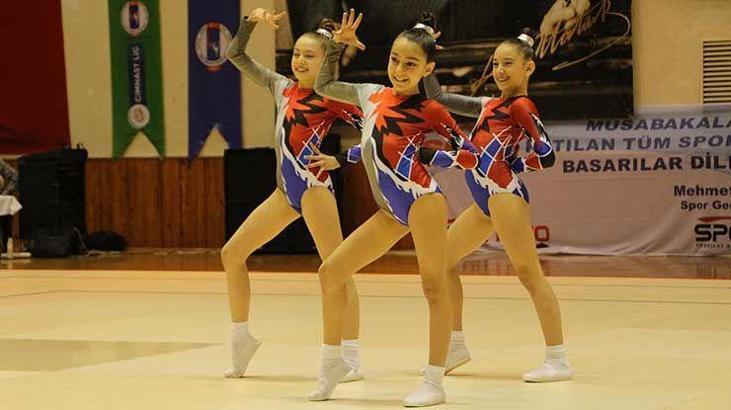 Aeorobik jimnastik minikler karşılaşmaları Kuşadası'nda başladı