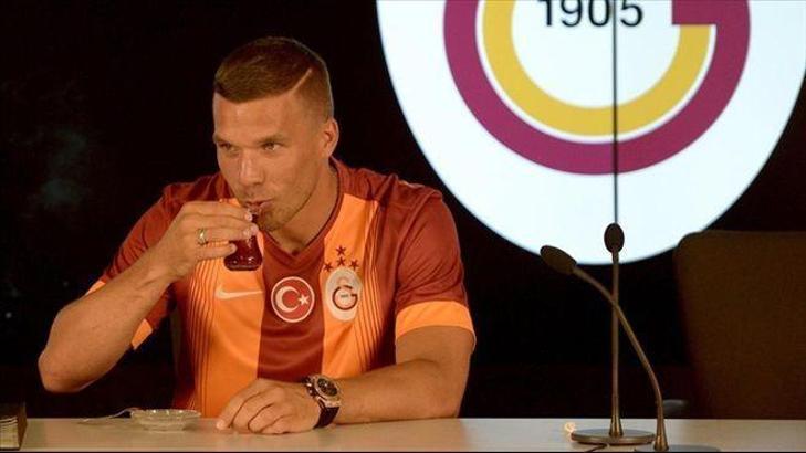 'Podolski'ye çek bir çay, 4 şekerli olsun'