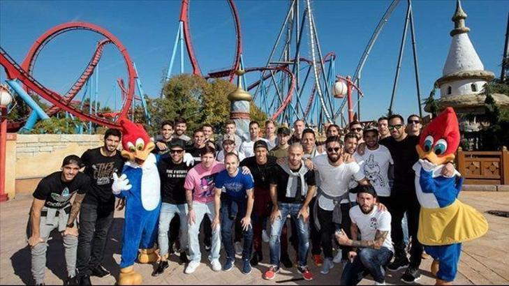 Barcelonalı futbolcular lunaparkta