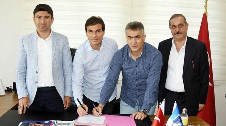 Erzurumspor, Mehmet Altıparmak'la sözleşme yeniledi