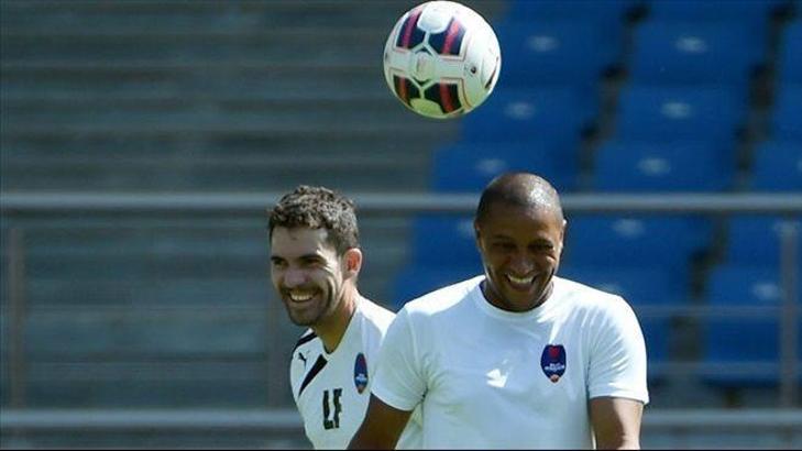 Carlos Delhi'de kafa Madrid'de