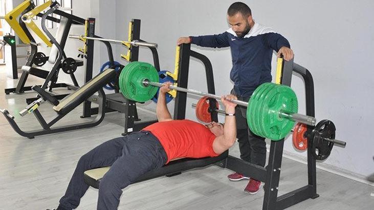 Tomrukla çalışıp şampiyon olan haltercinin hedefi milli forma