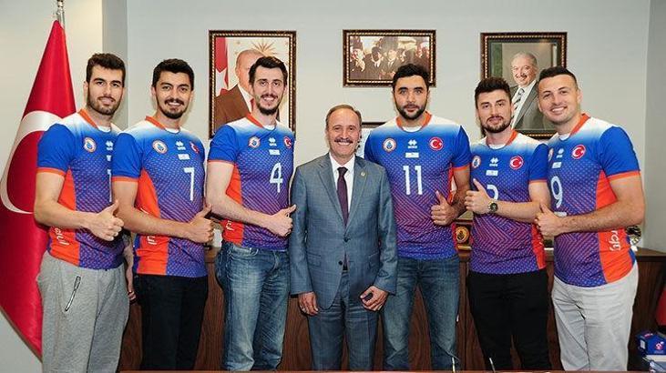 İstanbul Büyükşehir Belediyespor'da 6 imza
