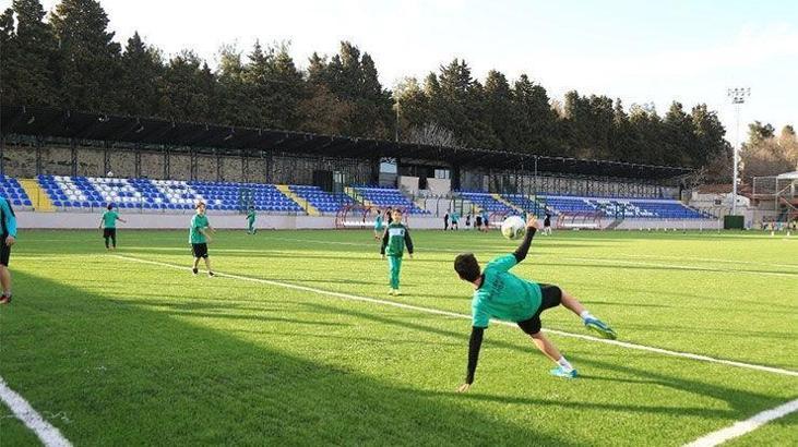 Yenilenen Şenlikköy Stadı hizmete açıldı