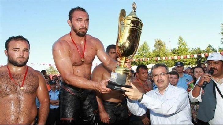 Efsane güreşçi Ali Gürbüz er meydanı için gün sayıyor