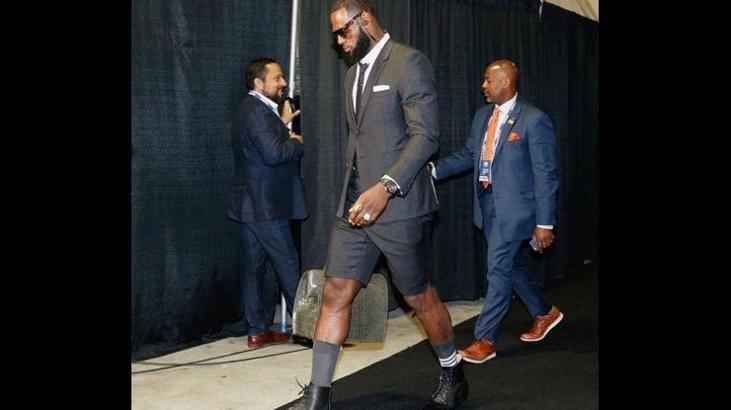 LeBron James tarzıyla dikkat çekti