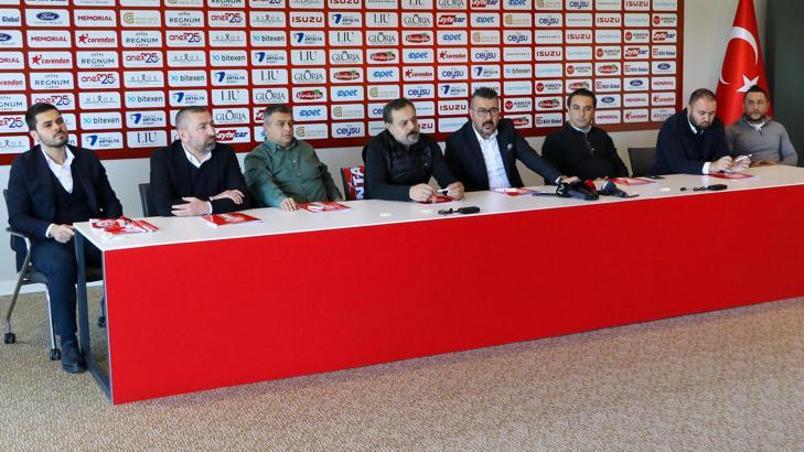 Antalyaspor, yeni transferleri için imza töreni düzenledi