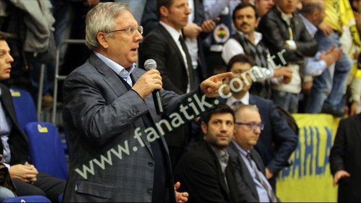 Aziz Yıldırım mikrofonu kaptı ve...