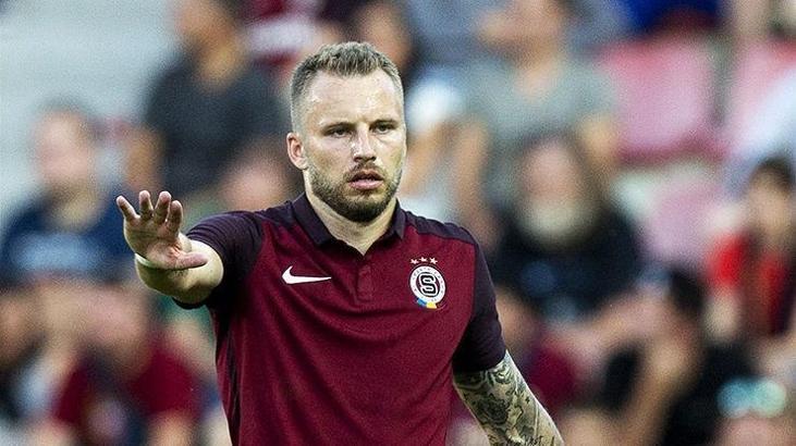 Eski Fenerbahçe'li Kadlec gönderiliyor