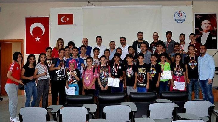 Adanalı Muaythai sporcuları, Okullararası Türkiye Şampiyonası'ndan 55 madalya ile döndüler