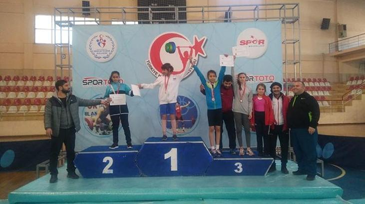 Halterde 3 bronz madalya