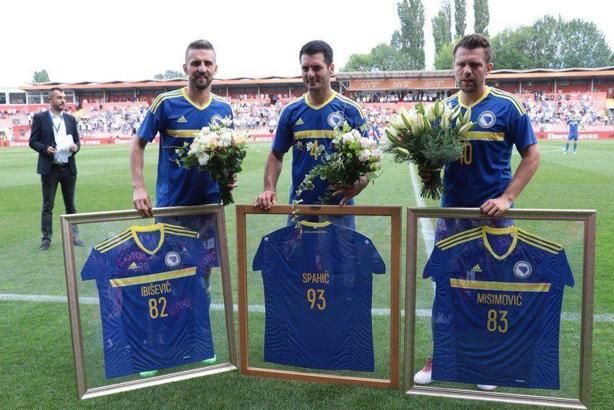 Misimovic, Ibisevic ve Spahic'ten milli formaya veda