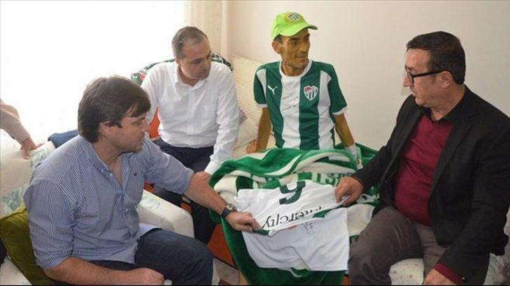 Ertuğrul Sağlam'dan hasta taraftara ziyaret