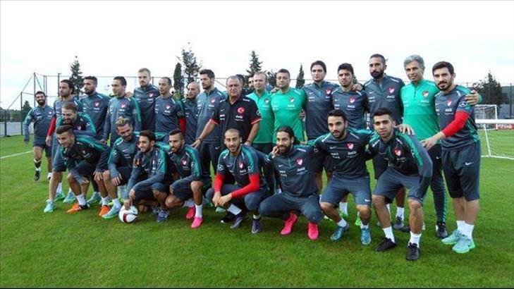 A Milli Takım'dan Sancar'a imzalı forma