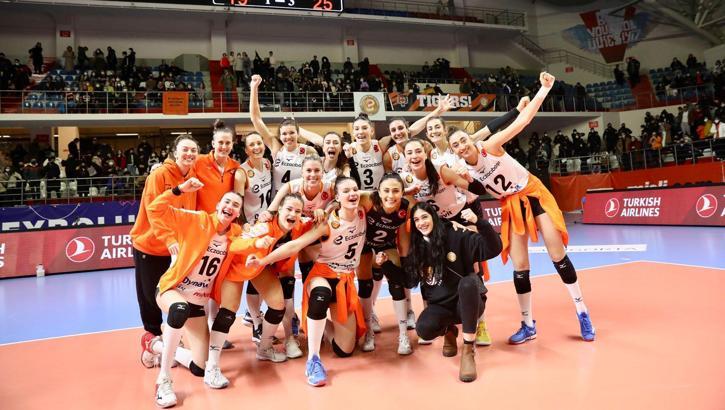 Eczacıbaşı Dynavit, deplasmanda galip