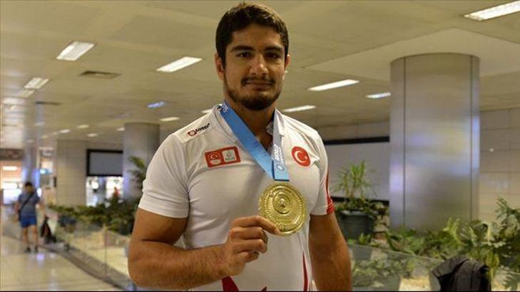 'Smackdown' Taha Akgül için geliyor!