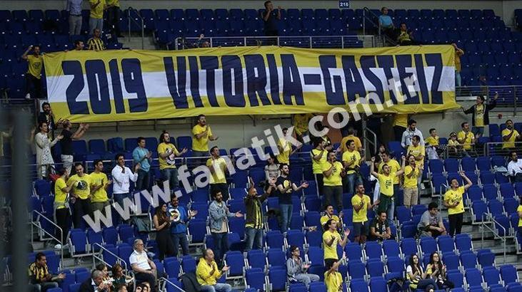 Fenerbahçe taraftarından takıma destek