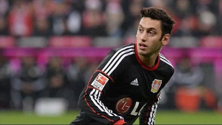Barcelona Hakan Çalhanoğlu'nun peşinde