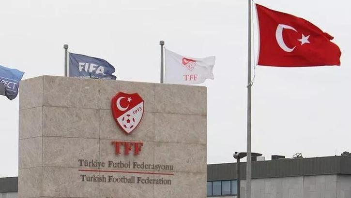 Süper Lig maçlarının yayınında yeni dönem! 3 farklı kanal ve özet kararı...