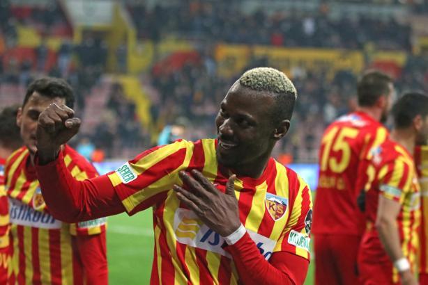Berna Gözbaşı: Thiam için Senegal'in elenmesini bekliyoruz