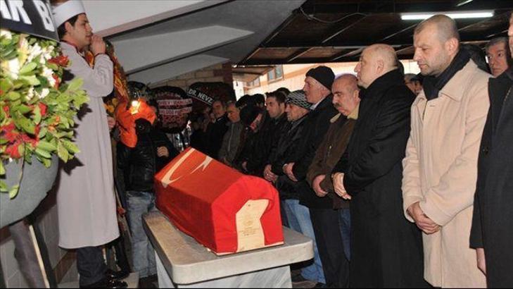 Sinan Engin'in babası Yalova'da toprağa verildi