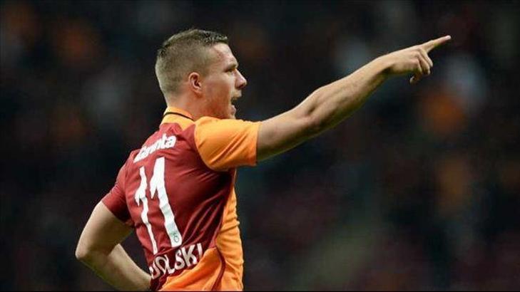 Lukas Podolski rapçi oluyor!