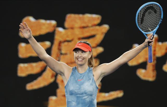 Maria Sharapova, Avustralya Açık'ta son şampiyon Caroline Wozniacki'yi eledi