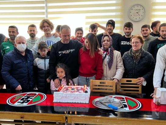 Turgutluspor'da Nazım Gülay'a doğum günü sürprizi