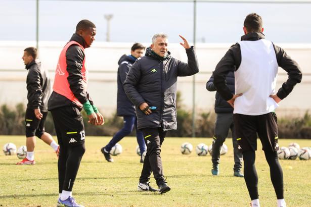 Kocaelispor'da Mehmet Altıparmak sahaya indi