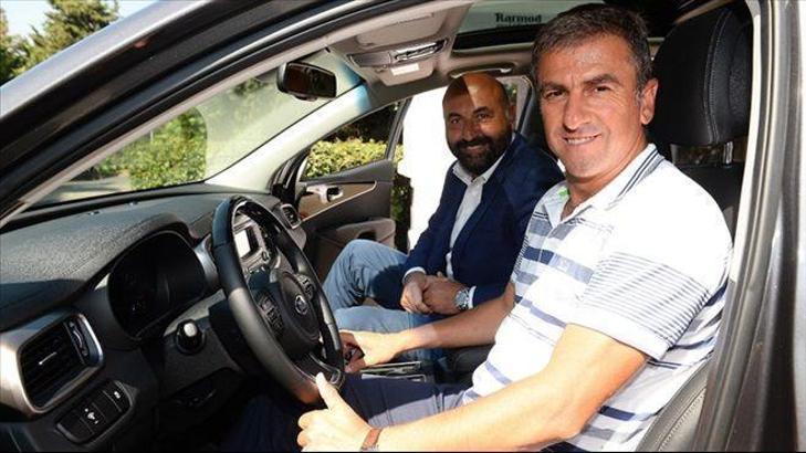 Hamzaoğlu'na sponsordan araba!