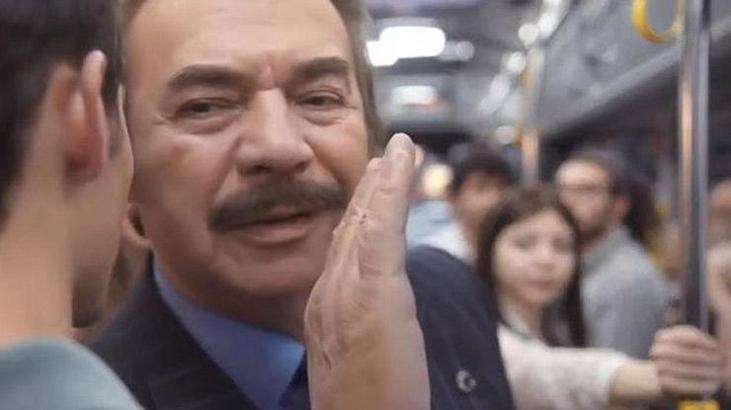 Orhan Gencebay'dan otobüste deodorant reklamı