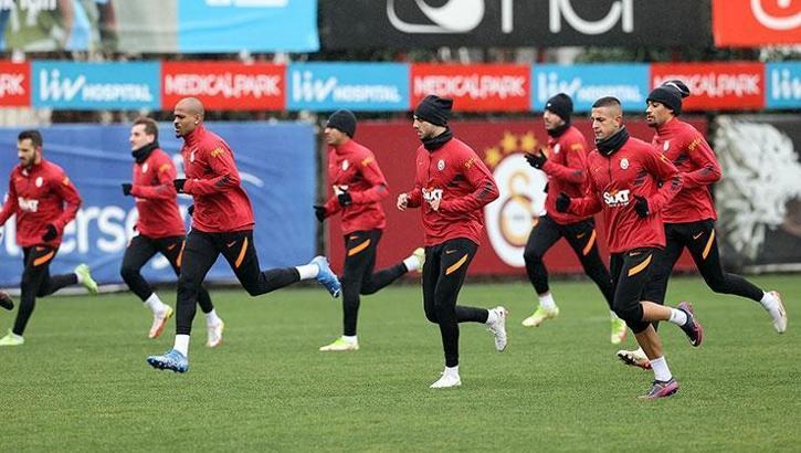 Galatasaray'da tarihin en büyük krizi! O isim Florya'ya giremiyor!