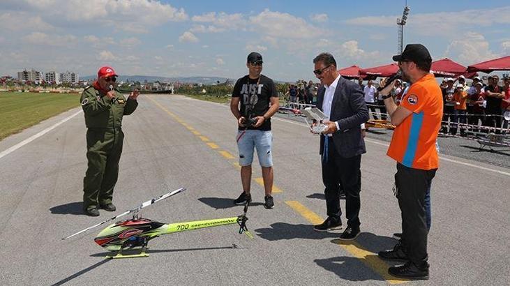 Model uçak ve hekilkopterler, Toroslar'ın semalarını süsledi.