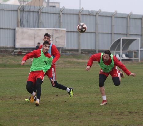 Manisaspor 13 futbolcu deniyor