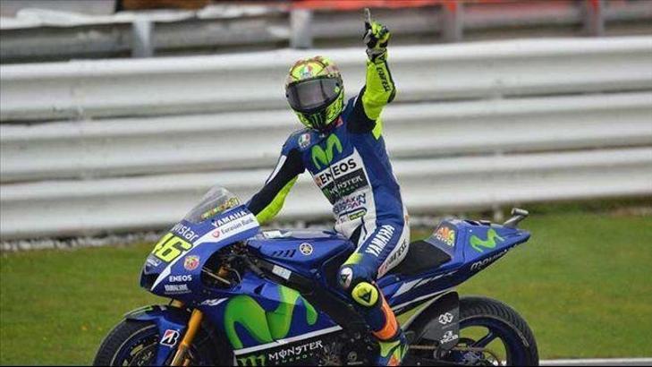 Rossi, yağmur altında liderliğe yükseldi