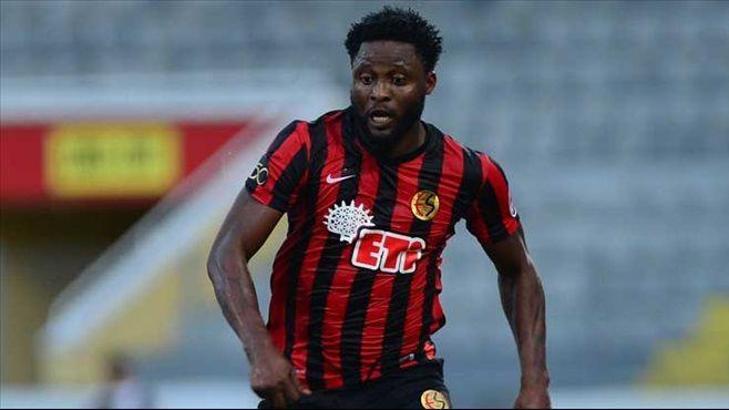 Transferde oklar Lawal'ı Gösteriyor