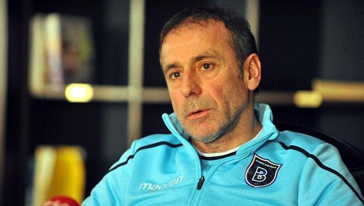 Başakşehir Abdullah Avcı ile sözleşme yenileyeceğini açıkladı