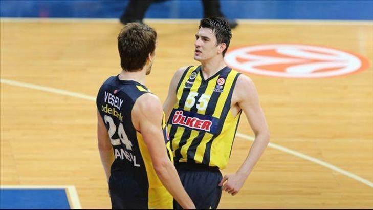 Fenerbahçe'de Emir Preldzic resmen ayrıldı