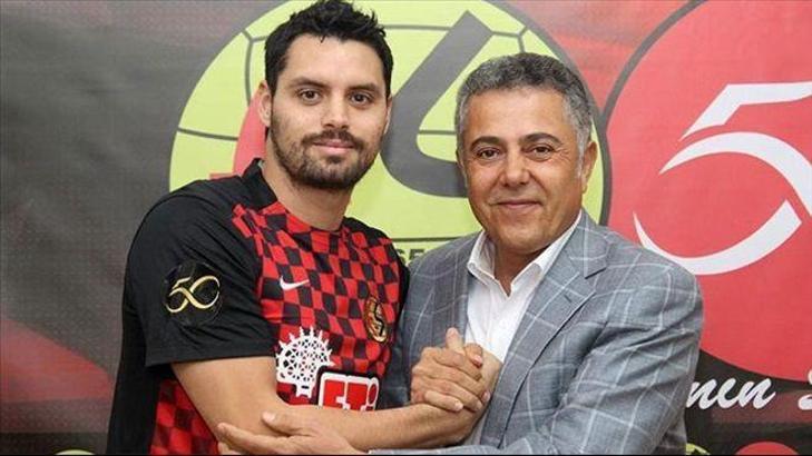 Eskişehirspor, Pinto ile 3 yıllık sözleşme imzaladı