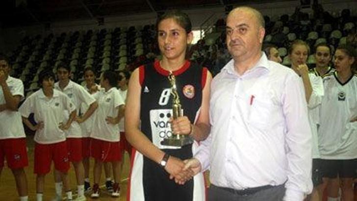 Takımının bütün sayılarını o attı