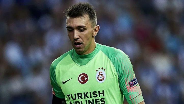 Muslera yine kapıyı kapattı