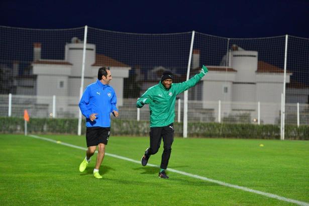 Bursaspor'da Abdullahi Shehu'yu bekliyor