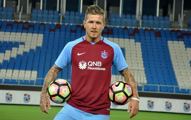 Kucka imzayı attı