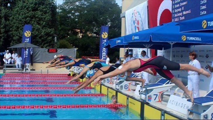 Yüzücülerden 13 Türkiye Rekoru