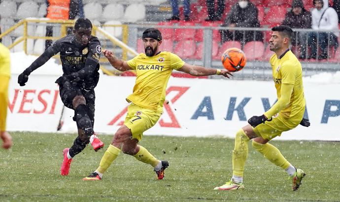 Ümraniyespor-Menemenspor maç sonucu: 2-1