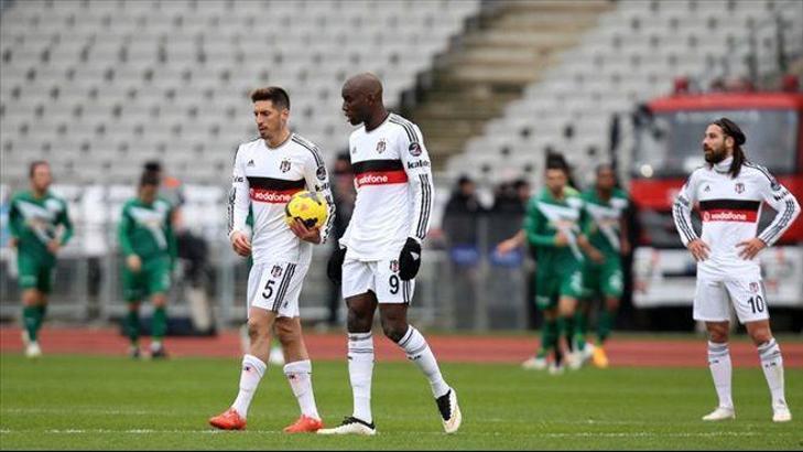 Beşiktaş-Bursaspor maçı boş tribünlere oynandı