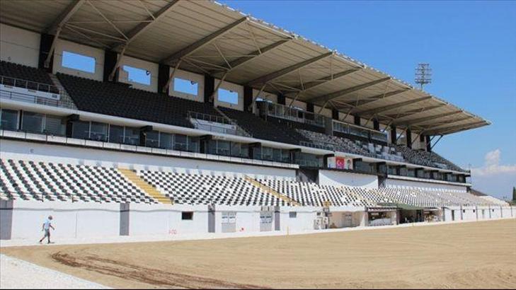 Manisa 19 Mayıs Stadı'ndaki zemin çalışmaları sürüyor
